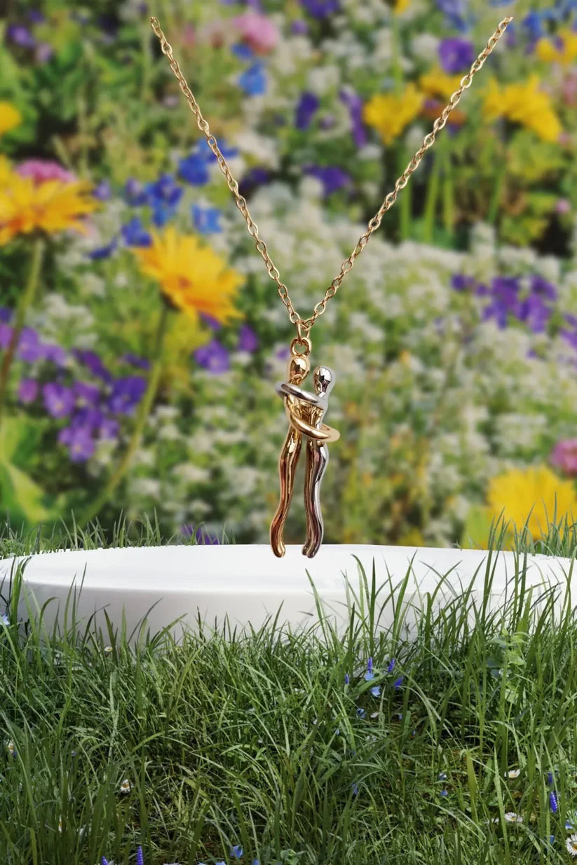 Sarılan Çift Kolyesi